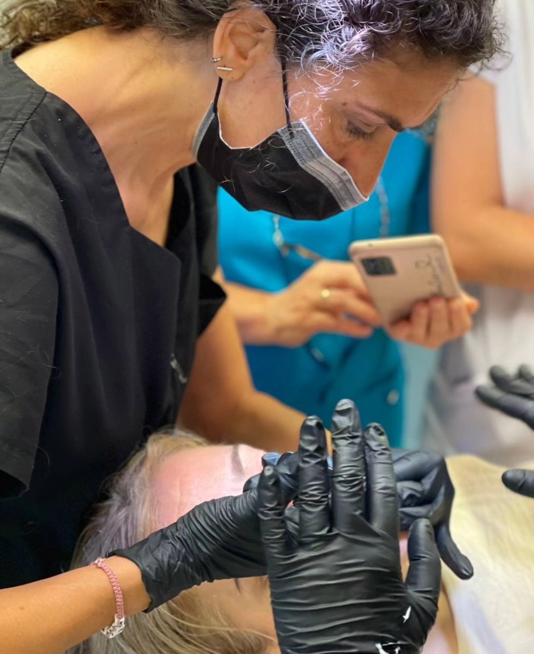 doctora alicia fernandez practicando RMR