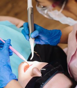 servicio de limpieza dental en granada
